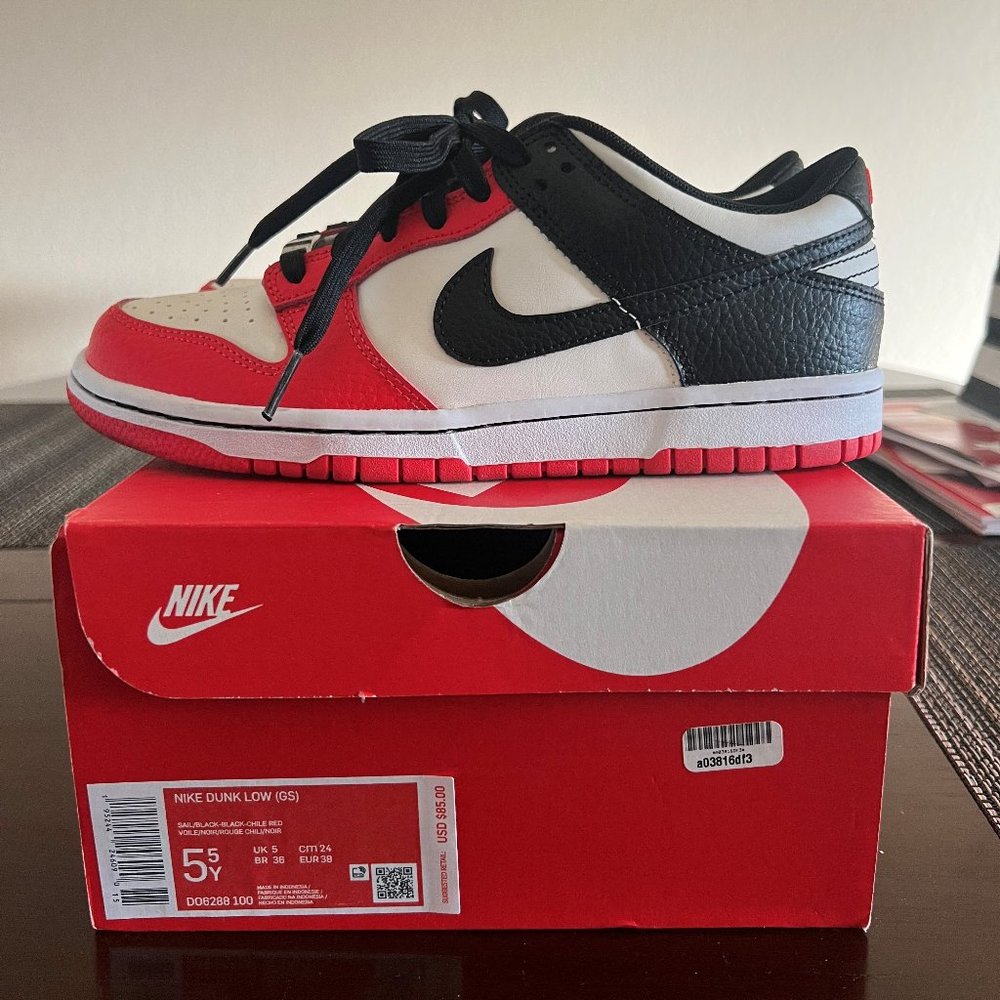 Nike Dunk Low GS - Anniversary Bulls SIZE 5.5Y